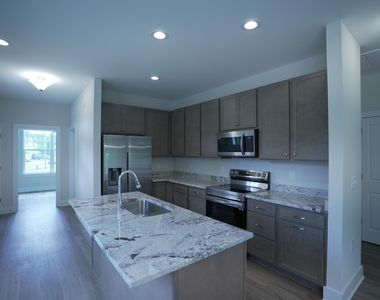 919 Hillman Lane - Photo Thumbnail 4