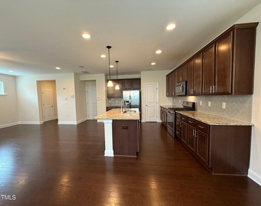 238 Begen Street - Photo Thumbnail 5