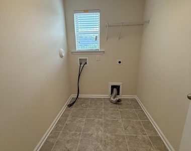 238 Begen Street - Photo Thumbnail 20