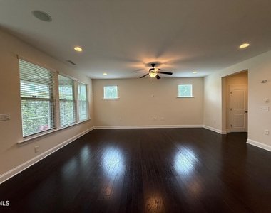 238 Begen Street - Photo Thumbnail 3