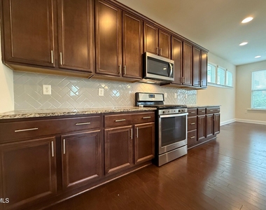 238 Begen Street - Photo Thumbnail 7