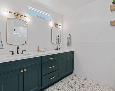 4916 Transit Cir - Photo Thumbnail 11