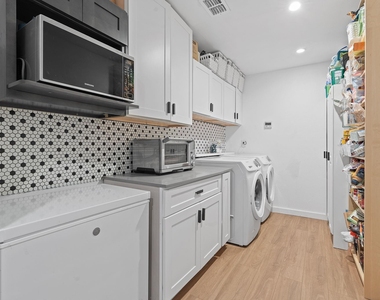 4916 Transit Cir - Photo Thumbnail 9