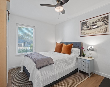 4916 Transit Cir - Photo Thumbnail 13