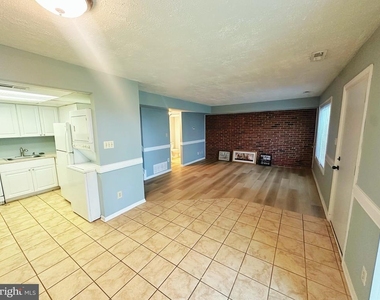 807 Windstream Way - Photo Thumbnail 5