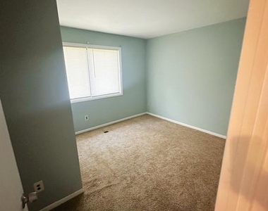 807 Windstream Way - Photo Thumbnail 8