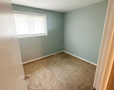807 Windstream Way - Photo Thumbnail 7