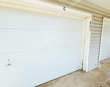 807 Windstream Way - Photo Thumbnail 2