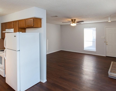 2102 Courtney St - Photo Thumbnail 18