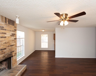 2102 Courtney St - Photo Thumbnail 23