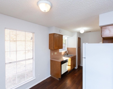 2102 Courtney St - Photo Thumbnail 16
