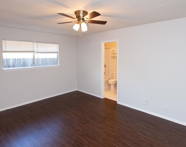 2102 Courtney St - Photo Thumbnail 19