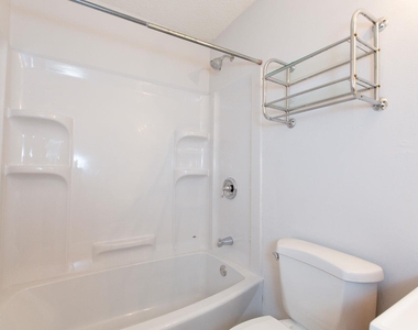 2102 Courtney St - Photo Thumbnail 22