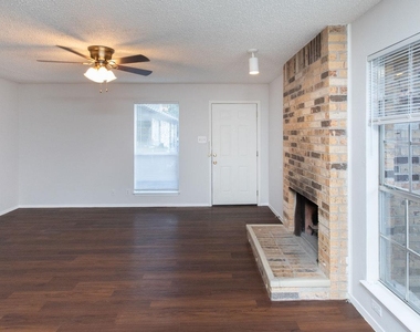 2102 Courtney St - Photo Thumbnail 1