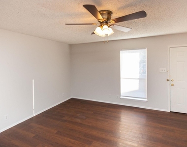 2102 Courtney St - Photo Thumbnail 15