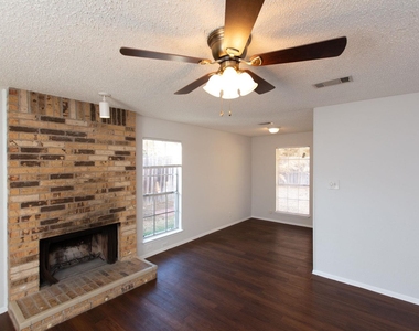 2102 Courtney St - Photo Thumbnail 24