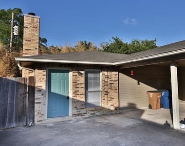 2102 Courtney St - Photo Thumbnail 13