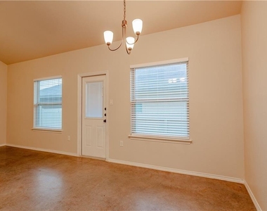421 Jack Rabbit Ln - Photo Thumbnail 5