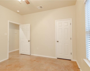 421 Jack Rabbit Ln - Photo Thumbnail 11
