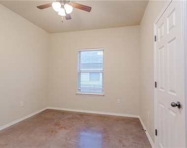 421 Jack Rabbit Ln - Photo Thumbnail 8