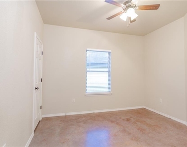 421 Jack Rabbit Ln - Photo Thumbnail 10