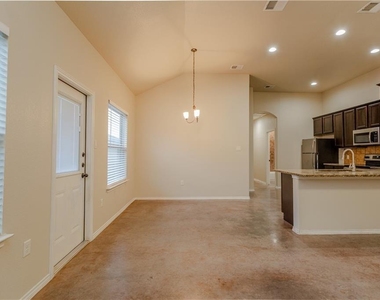 421 Jack Rabbit Ln - Photo Thumbnail 2