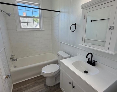 119 High Street: 601 William St Unit - Photo Thumbnail 5
