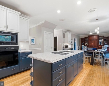 11203 Dancer Court - Photo Thumbnail 8