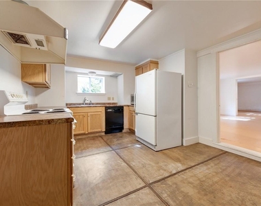 1501 W 9th St - Photo Thumbnail 5