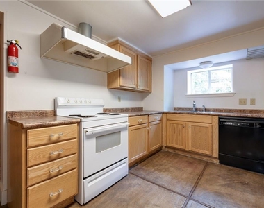 1501 W 9th St - Photo Thumbnail 6