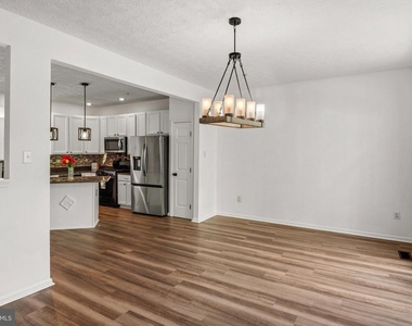 9805 Redwing Drive - Photo Thumbnail 14