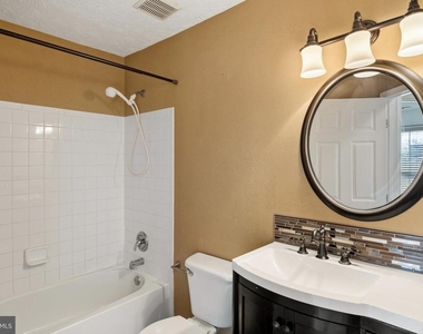9805 Redwing Drive - Photo Thumbnail 28
