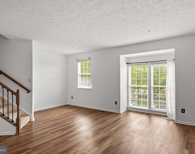 9805 Redwing Drive - Photo Thumbnail 9