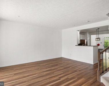 9805 Redwing Drive - Photo Thumbnail 10