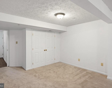 9805 Redwing Drive - Photo Thumbnail 8