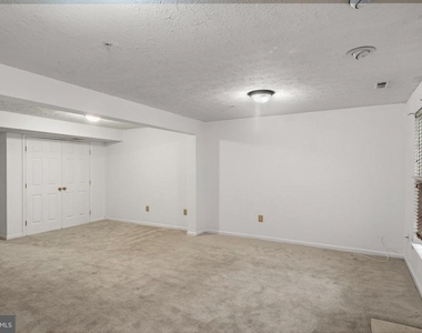 9805 Redwing Drive - Photo Thumbnail 7