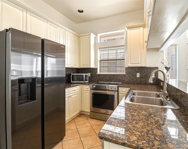2918 Ranch Road 620 N - Photo Thumbnail 11