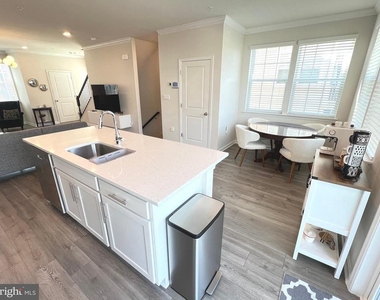 4917 Arcola Road - Photo Thumbnail 10
