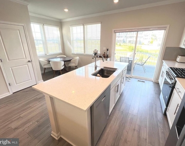 4917 Arcola Road - Photo Thumbnail 9