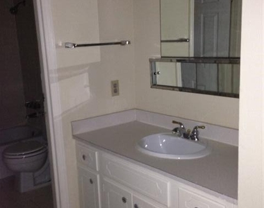 706 W 34th St - Photo Thumbnail 6