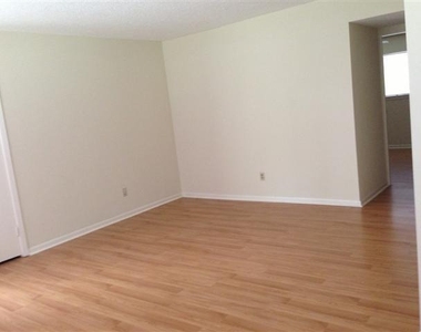 706 W 34th St - Photo Thumbnail 3