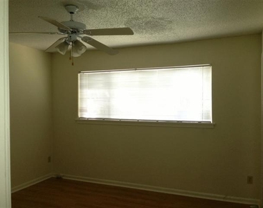 706 W 34th St - Photo Thumbnail 9