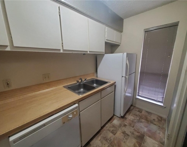 3000 Guadalupe St - Photo Thumbnail 4