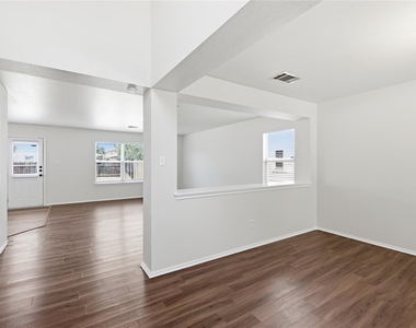 18120 Topsail St - Photo Thumbnail 3