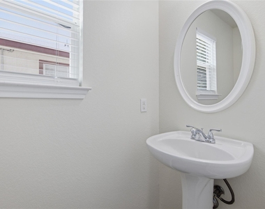18120 Topsail St - Photo Thumbnail 14