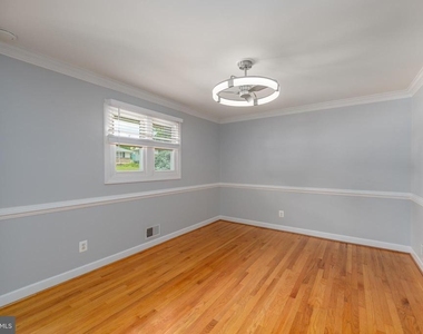 906 Rosedale Avenue - Photo Thumbnail 5