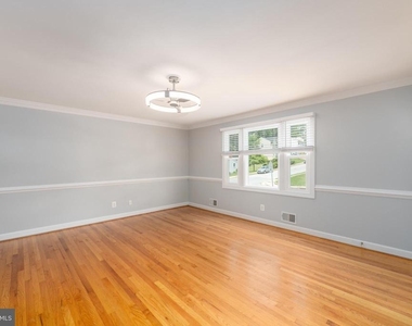 906 Rosedale Avenue - Photo Thumbnail 3