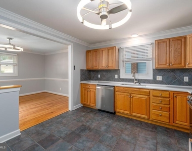 906 Rosedale Avenue - Photo Thumbnail 11