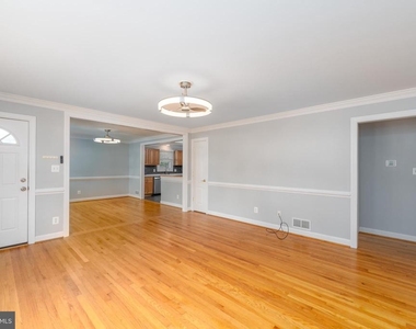 906 Rosedale Avenue - Photo Thumbnail 2