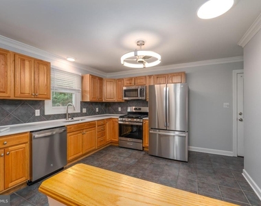 906 Rosedale Avenue - Photo Thumbnail 8